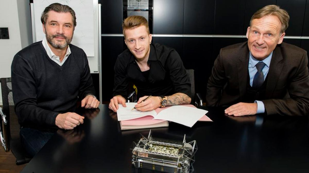Reus signs contract