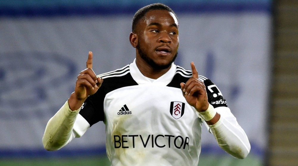 Lookman playing for Fulham