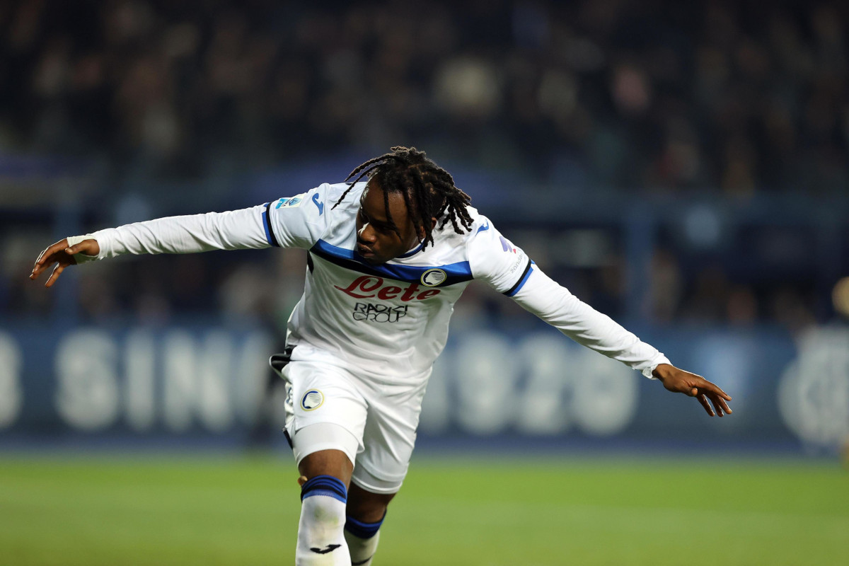 Lookman playing for Atalanta