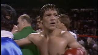 Luis Resto signals Panama Lewis after being caught