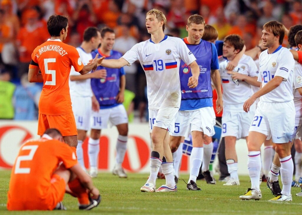 Van Bronckhorst and Sneijder in dismay as Netherlands suffered a round of 16 exit in the hands of Russia at the 2008 Euros.