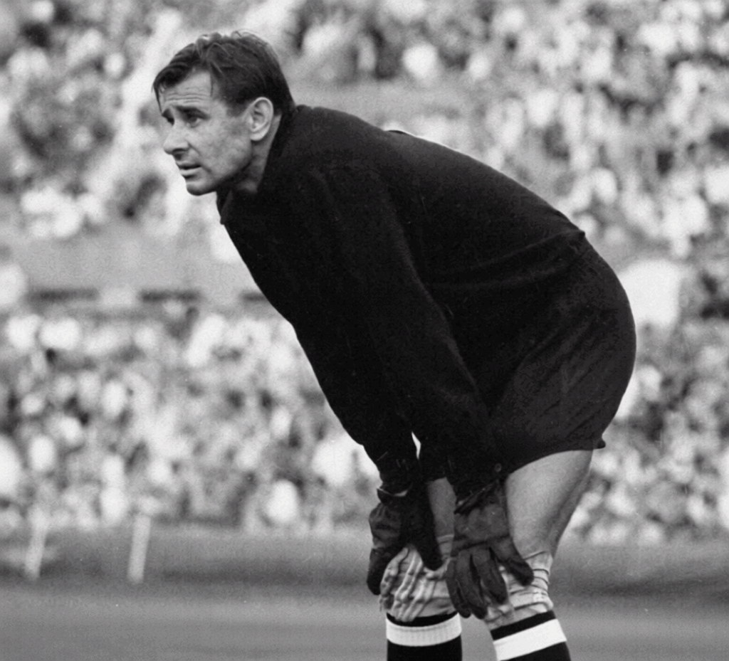 Lev Yashin in goal for the soviet union in 1958 during the World Cup