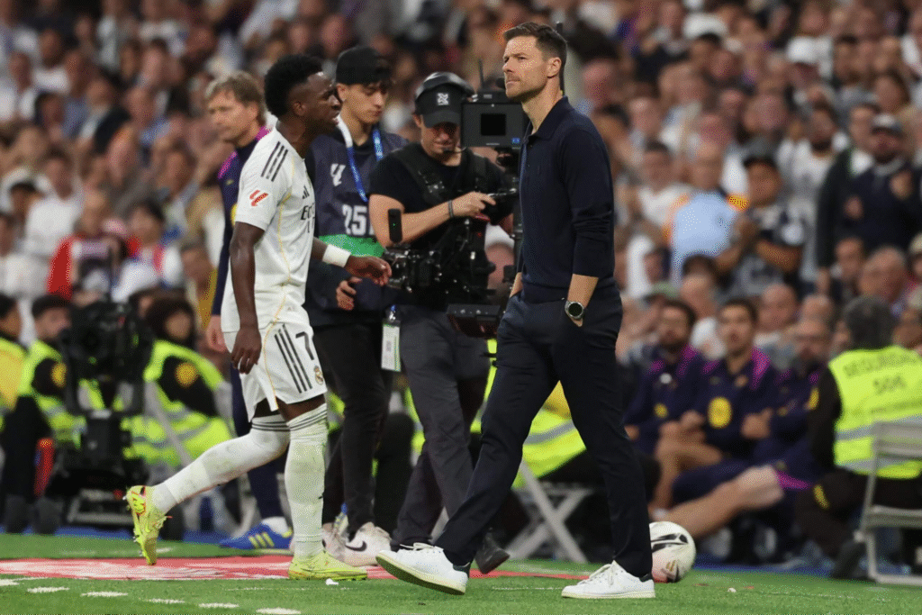 Vinicius walks past Xabi Alonso