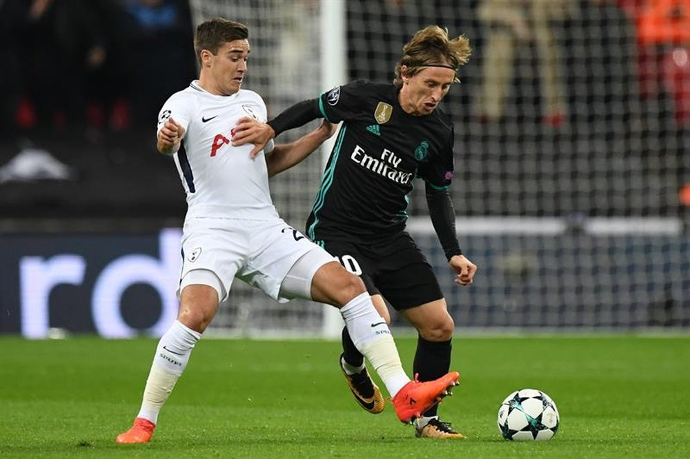 Winks contest a duel with Luka Modric