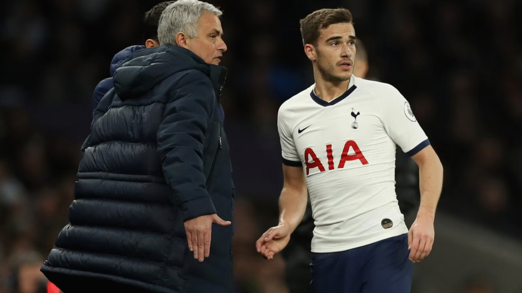 Mourinho giving instructions to Winks