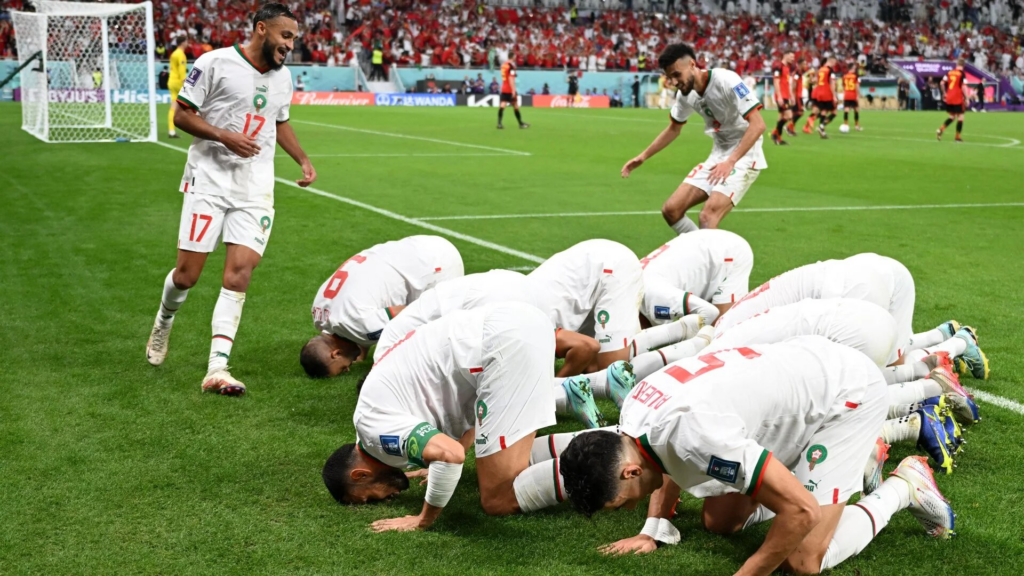 Moroccan players performing the Ruku after beating Spain on penalties at the 2022 FIFA World Cup