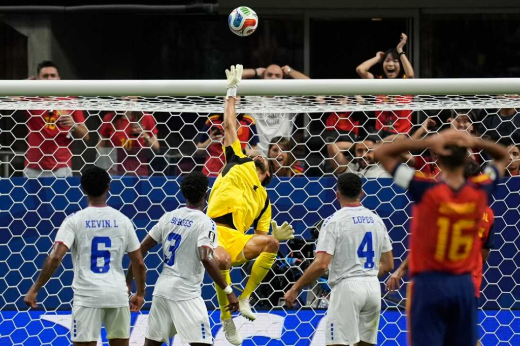 Vozinha's World Cup save against Spain