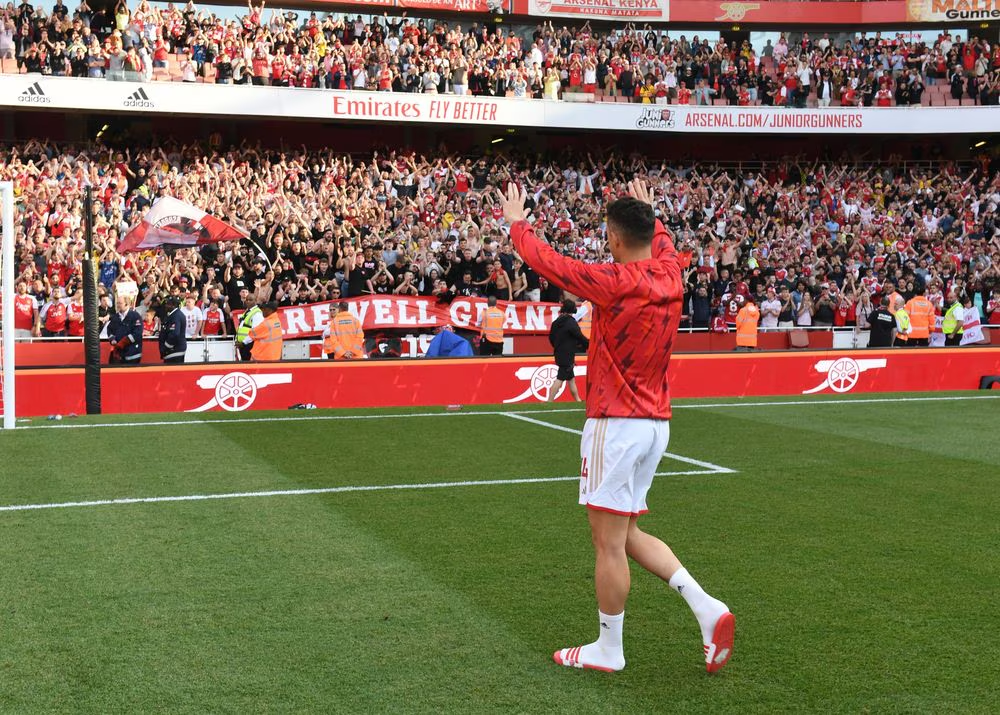 Granit Xhaka making his final lap at the Emirates with a loud ovation from the fans 