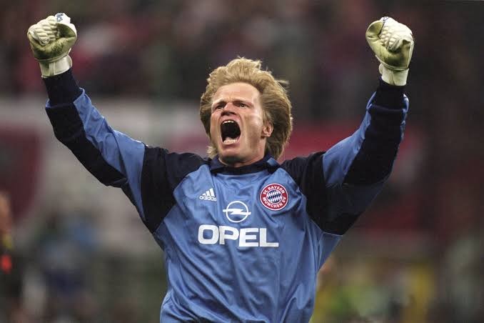Oliver Kahn in action for Bayern Munich