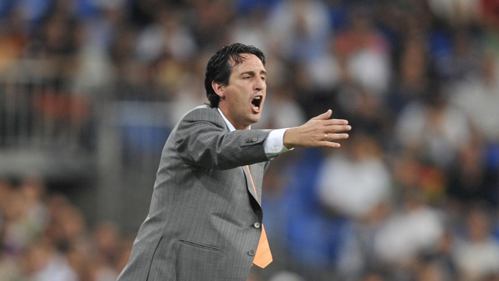 Unai Emery on the touchline as Valencia manager.