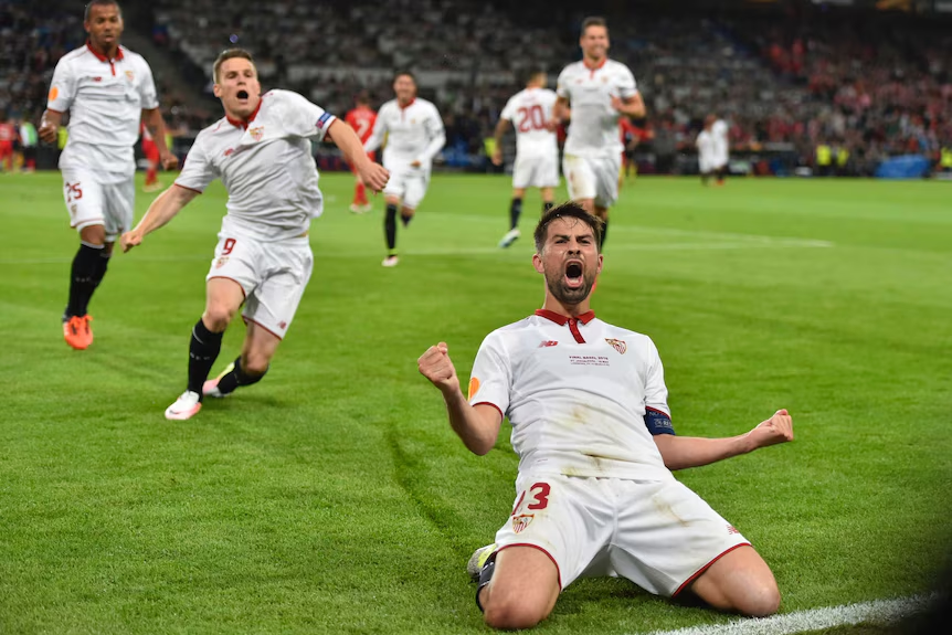 Coke celebrates one of his goals in the 2016 UEL Final against Liverpool