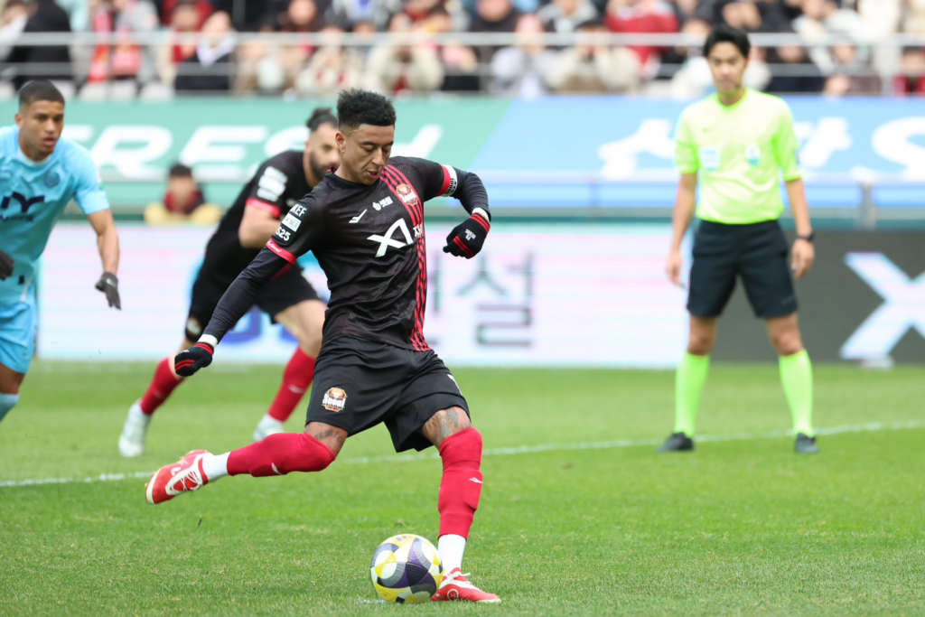 Jesse Lingard converting a spot kick to the delight of fans in South Korea