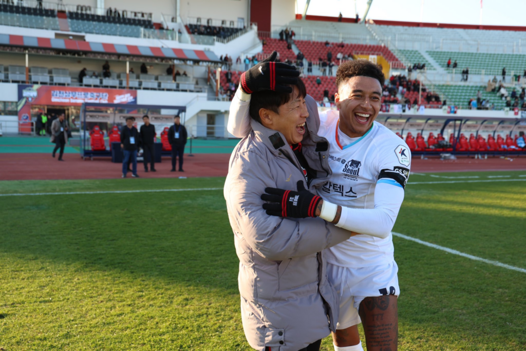 A close hug with an FC Seoul member of staff showing the love Lingard received while in Korea