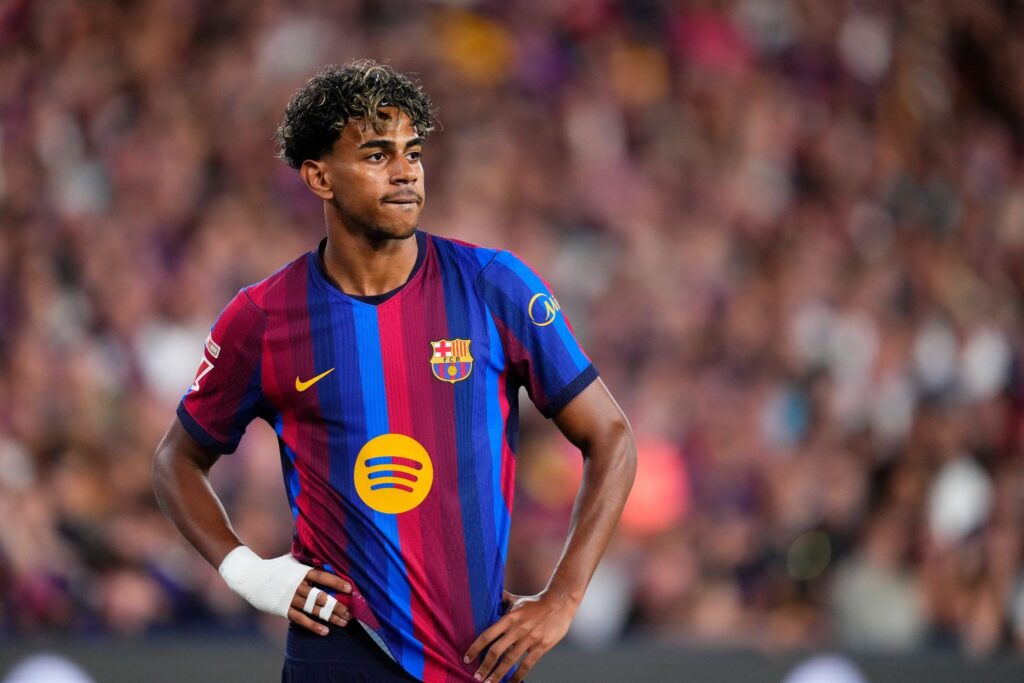 Lamine Yamal with a pose in a Barcelona game